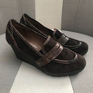 Donald Pliner Size 7.5 Wedge Heel Slip-on Loafer